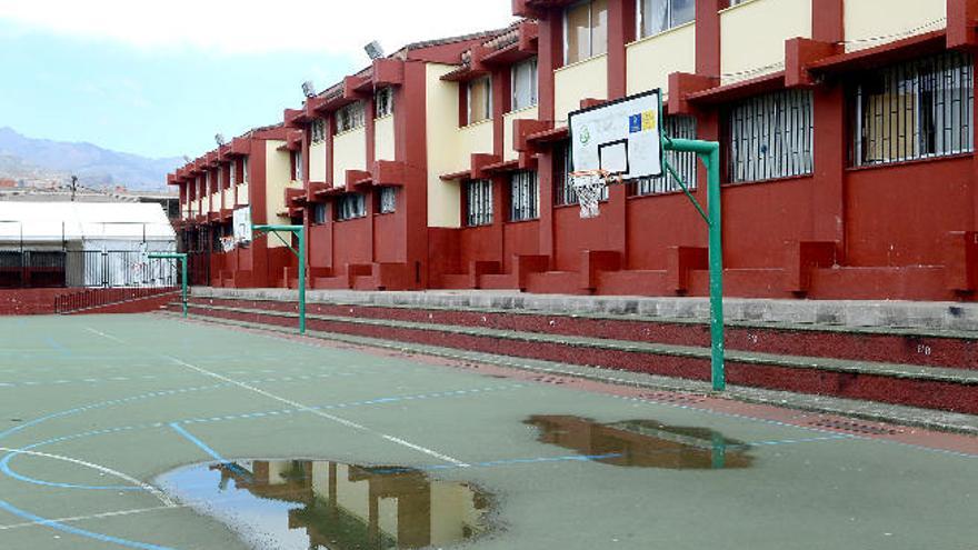 La cancha del colegio Juan del Río Ayala no interesa a las contructoras