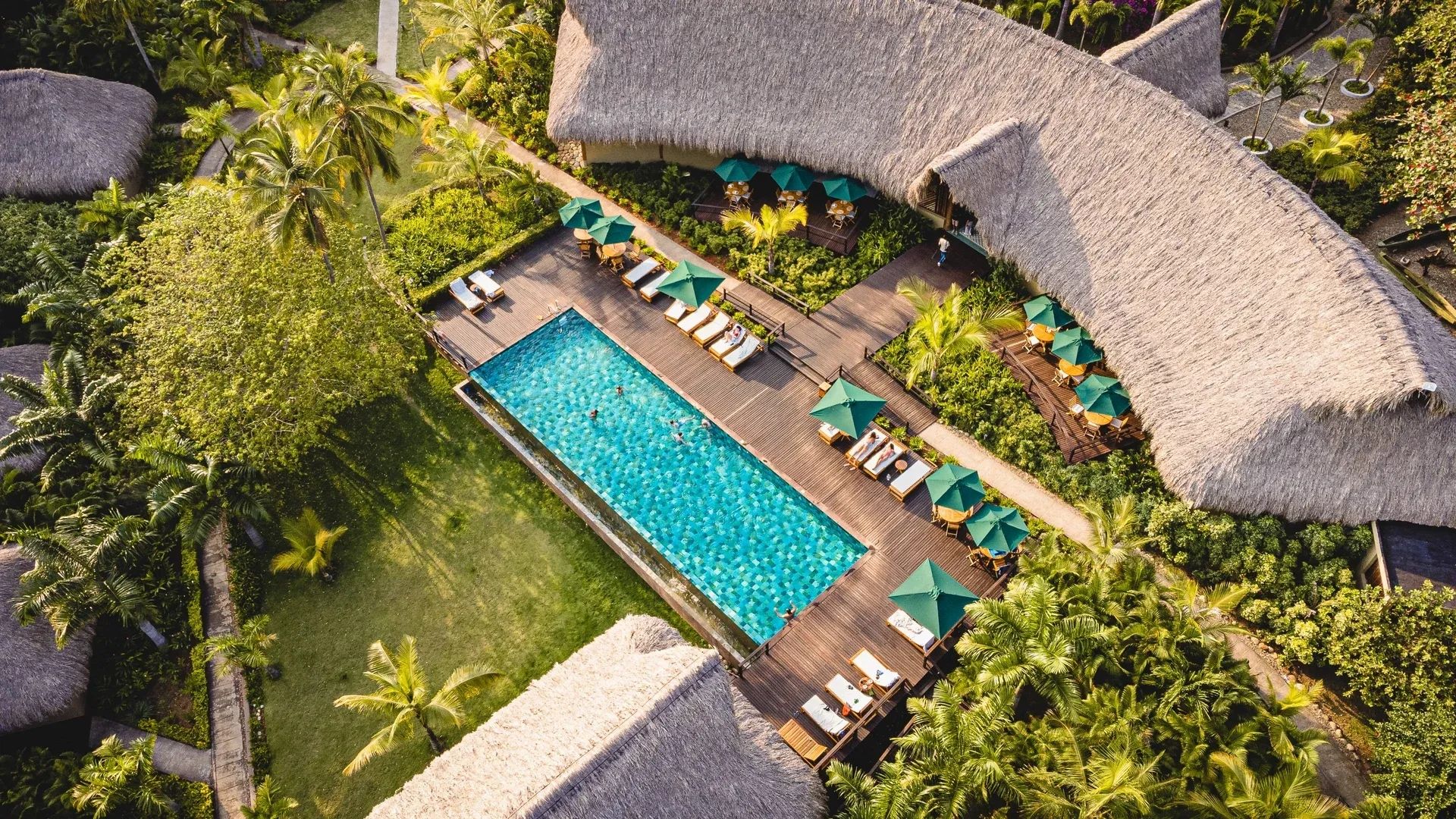 El hotel mejor valorado de toda Colombia: tiene 1.200 reseñas, gastronomía local y piscinas de ensueño en mitad de la selva de Tayrona