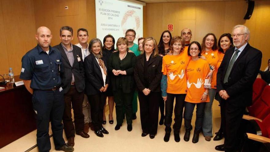 Foto de familia de los premiados en el plan de calidad del área sanitaria V.