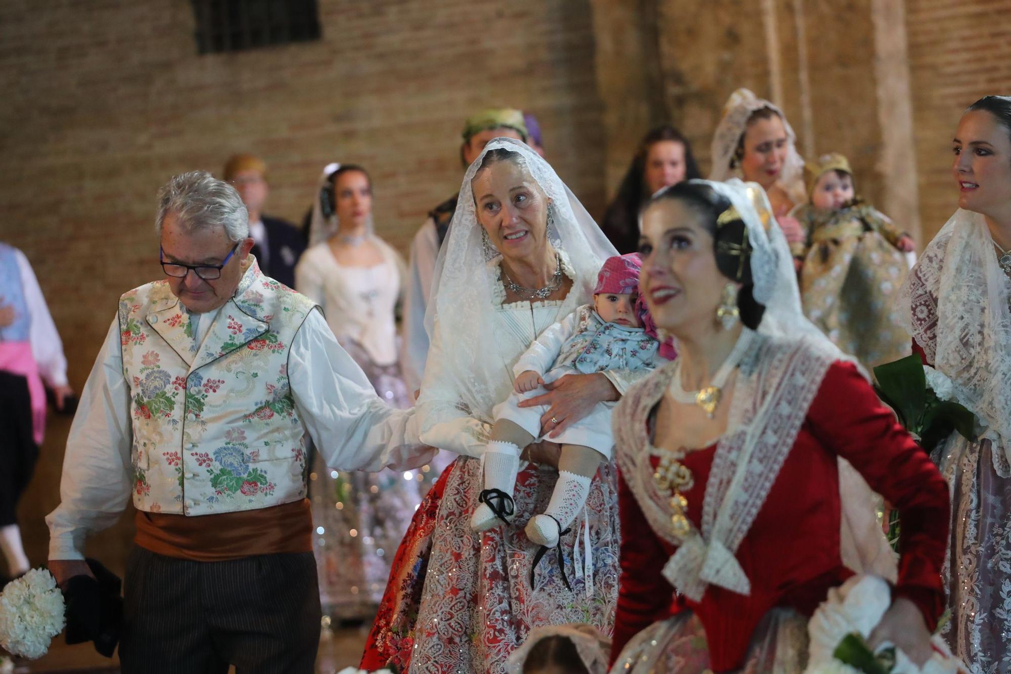 Búscate en el primer día de ofrenda por la calle de la Paz (entre las 20:00 a las 21:00 horas)