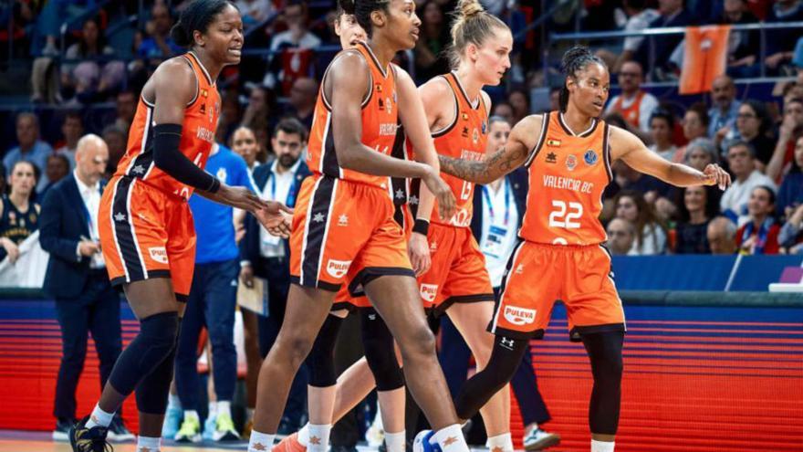 Las jugadoras del Valencia BC, durante el partido. | FIBA