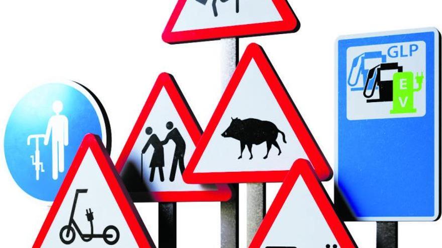 Ya es oficial: la DGT cambia las señales de tráfico e incorpora al jabalí y al patinete eléctrico en las advertencias