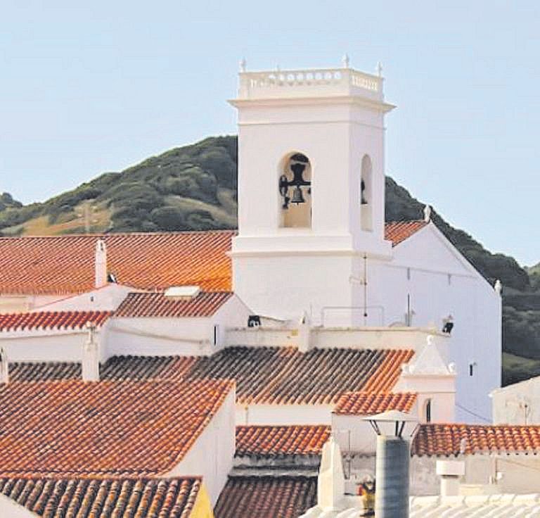 Es Mercadal se sitúa en el centro de la isla