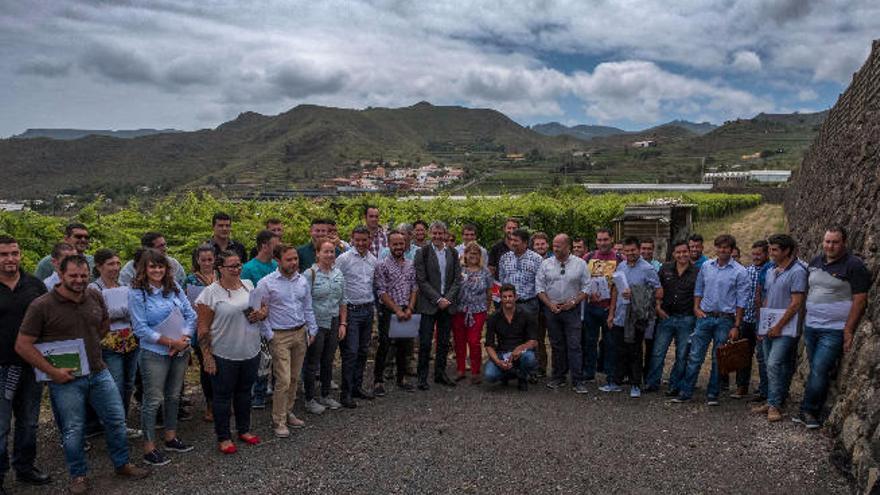 Fernando Clavijo y Narvay Quintero en su encuentro con jóvenes agricultores y ganaderos.