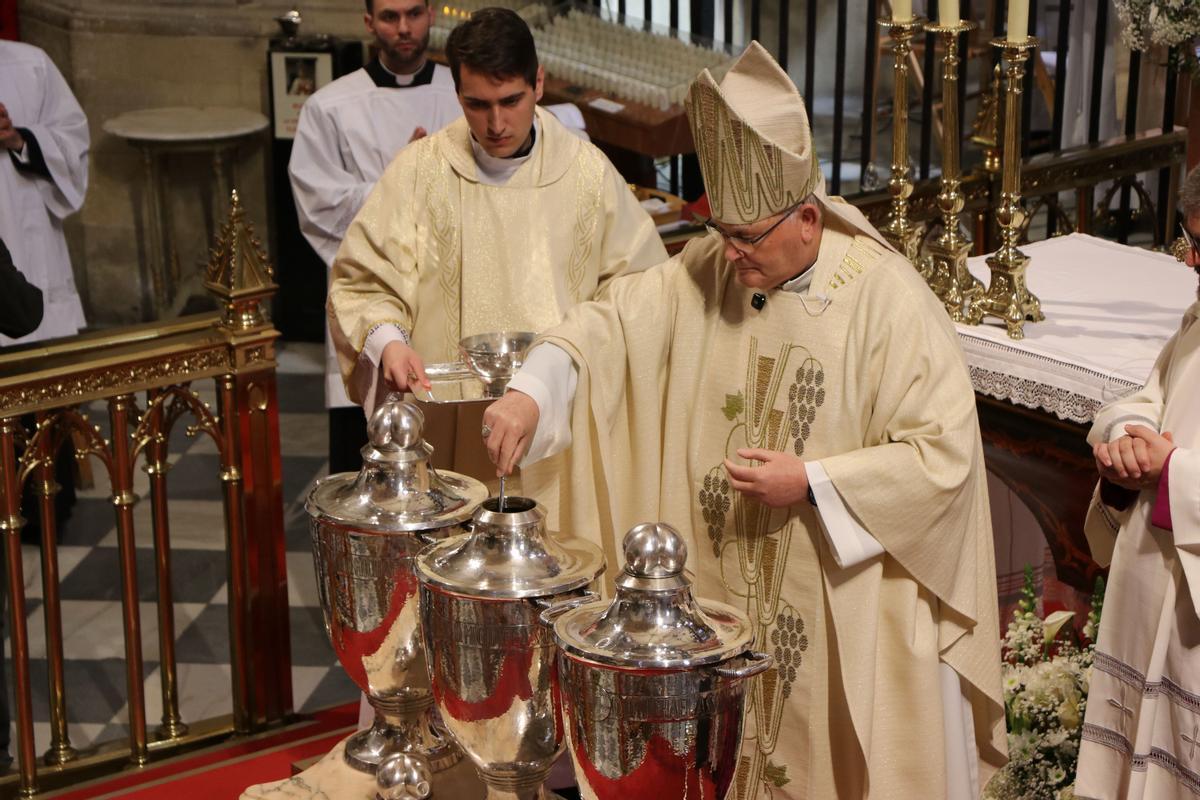 Bendición de los óleos con los que se ungirá a catecúmenos y enfermos
