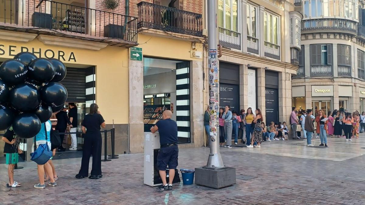 Colas ante la apertura del nuevo Sephora de Málaga