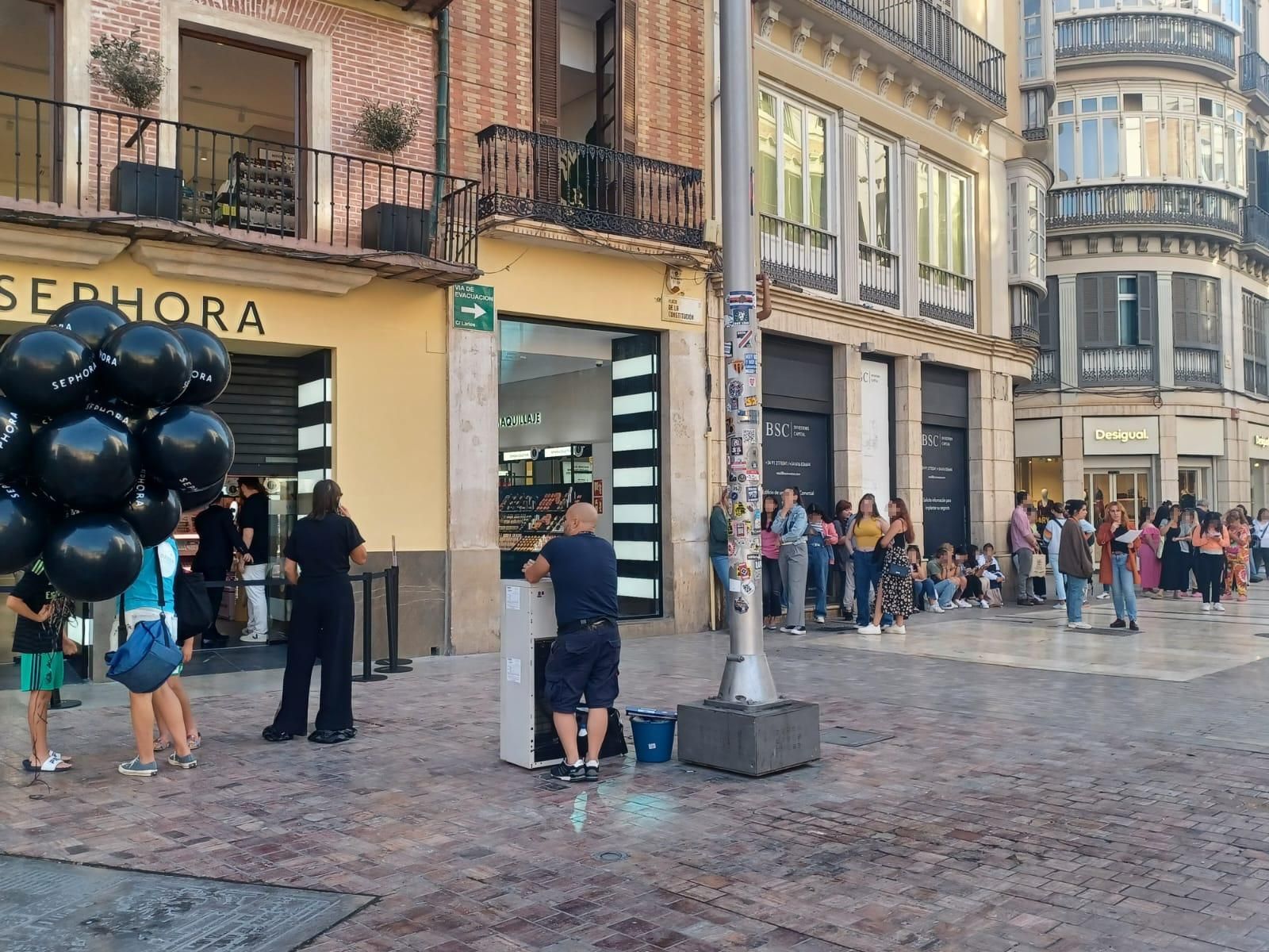 Colas ante la apertura del nuevo Sephora de Málaga