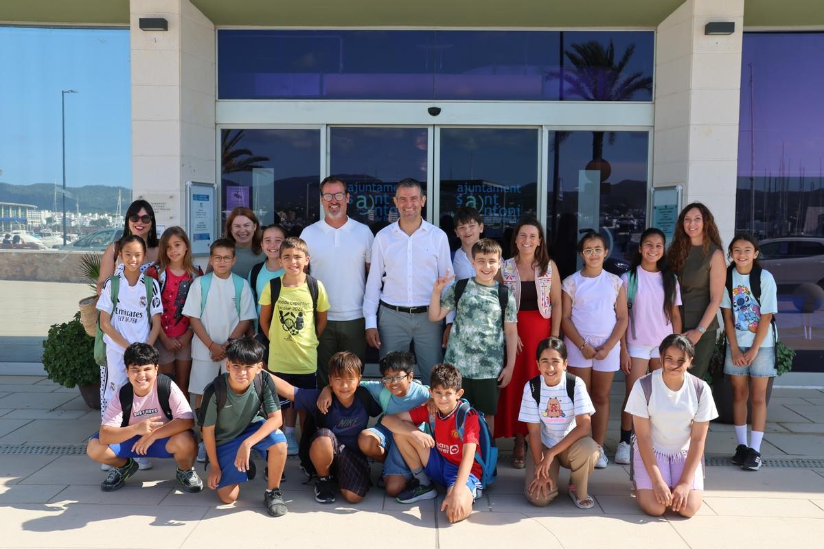 La visita de los alumnos en el Ayuntamiento de Sant Antoni