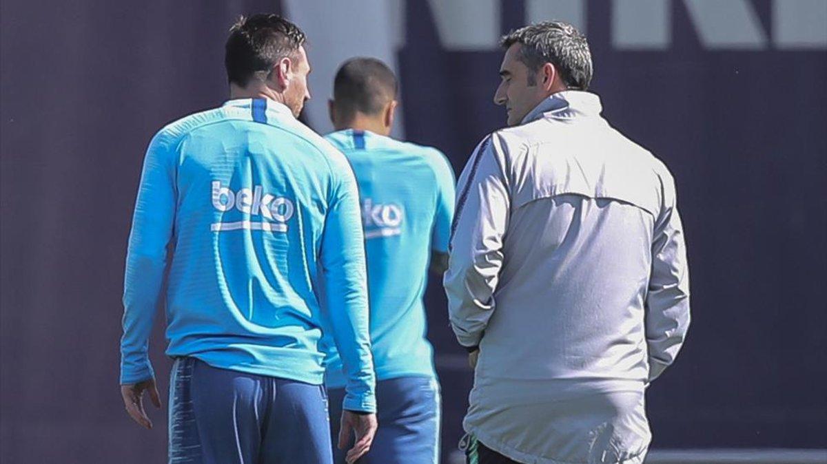 Messi junto a Valverde en el entrenamiento de esta mañana