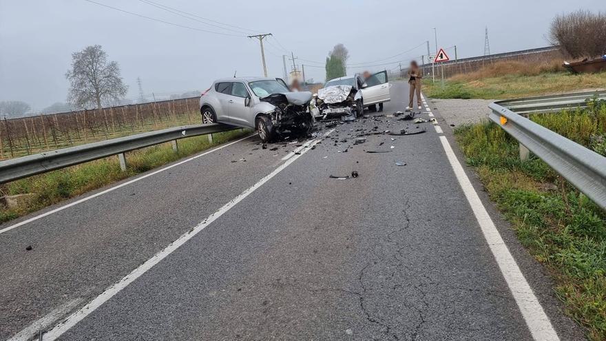 Un accident a Gualta deixa dues ferides greus i talla la GI-643 durant prop de tres hores