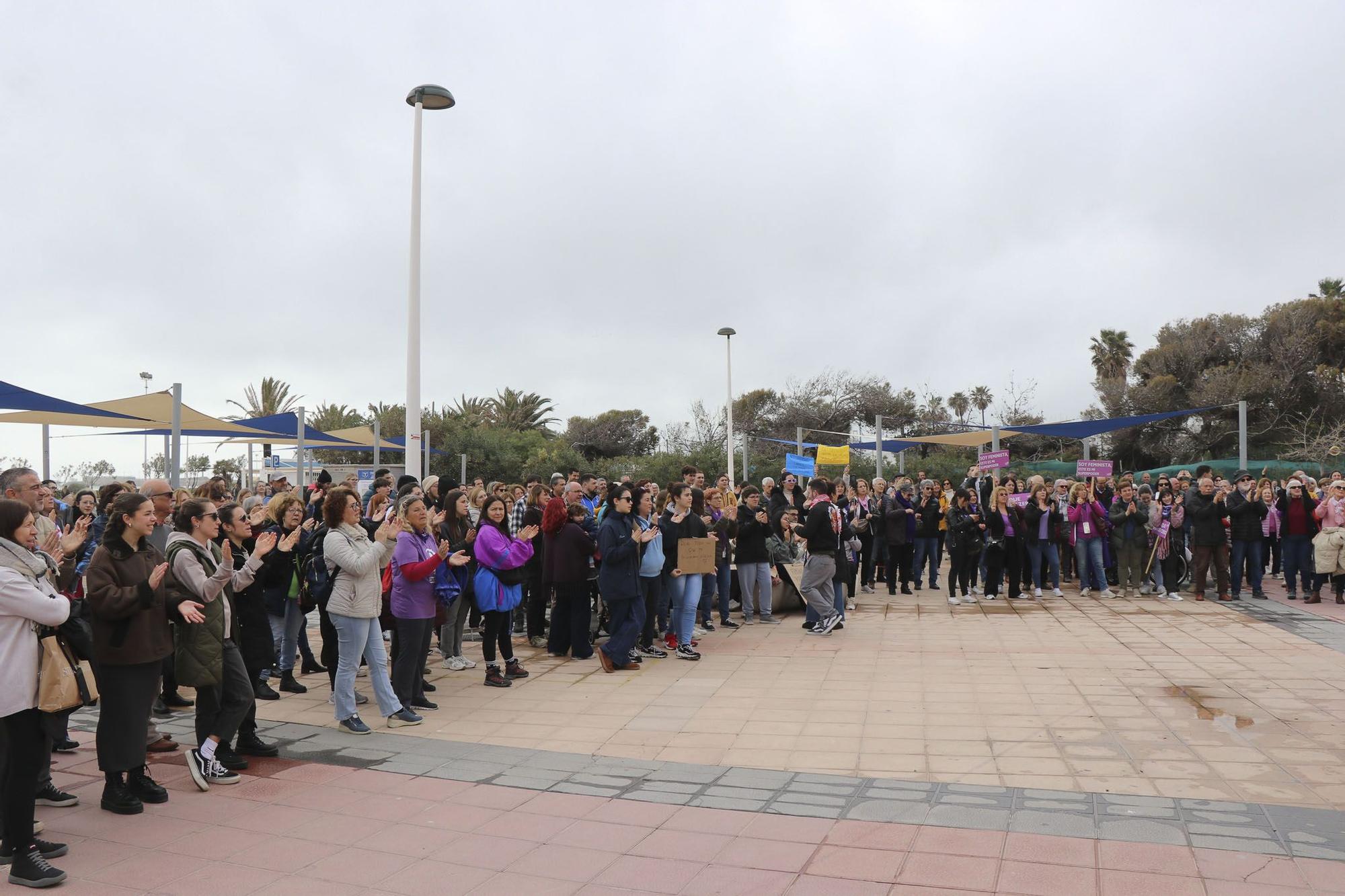 Así fue la manifestación del 8M en el Port de Sagunt