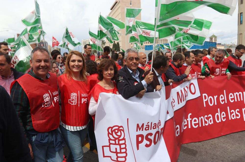 Miles de personas participan en la marcha convocada por los sindicatos para este martes, Día Internacional del Trabajo