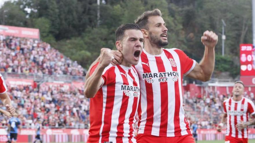 Gallar i Stuani celebrant un gol contra el Rayo en partit de lliga.