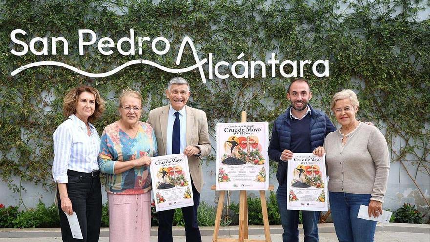 Convivencia vecinal en San Pedro Alcántara en torno a la Cruz de Mayo