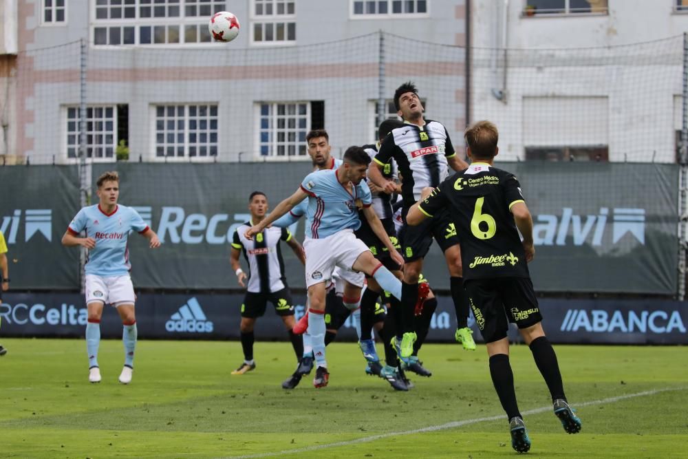 Las mejores imágenes de la semifinal del playoff de ascenso entre el Celta B y el Cartagena en un campo de Barreiro abarrotado.