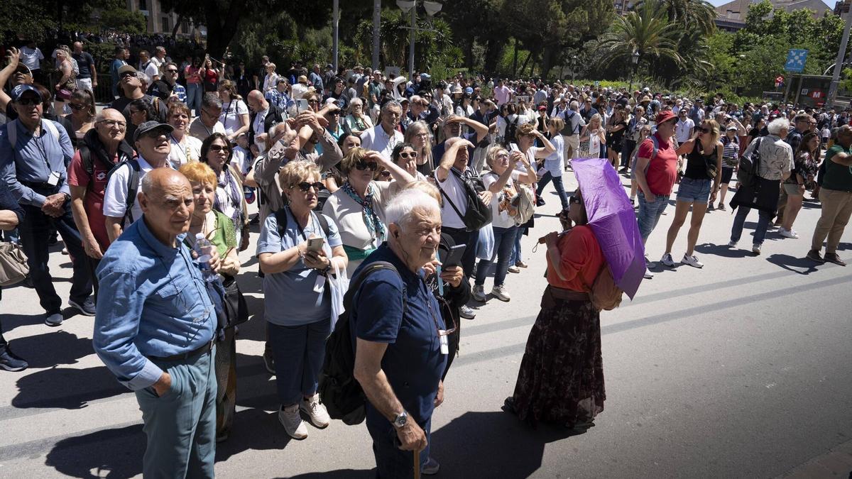 Turistas en el entorno del templo de la Sagrada Família, esta semana.