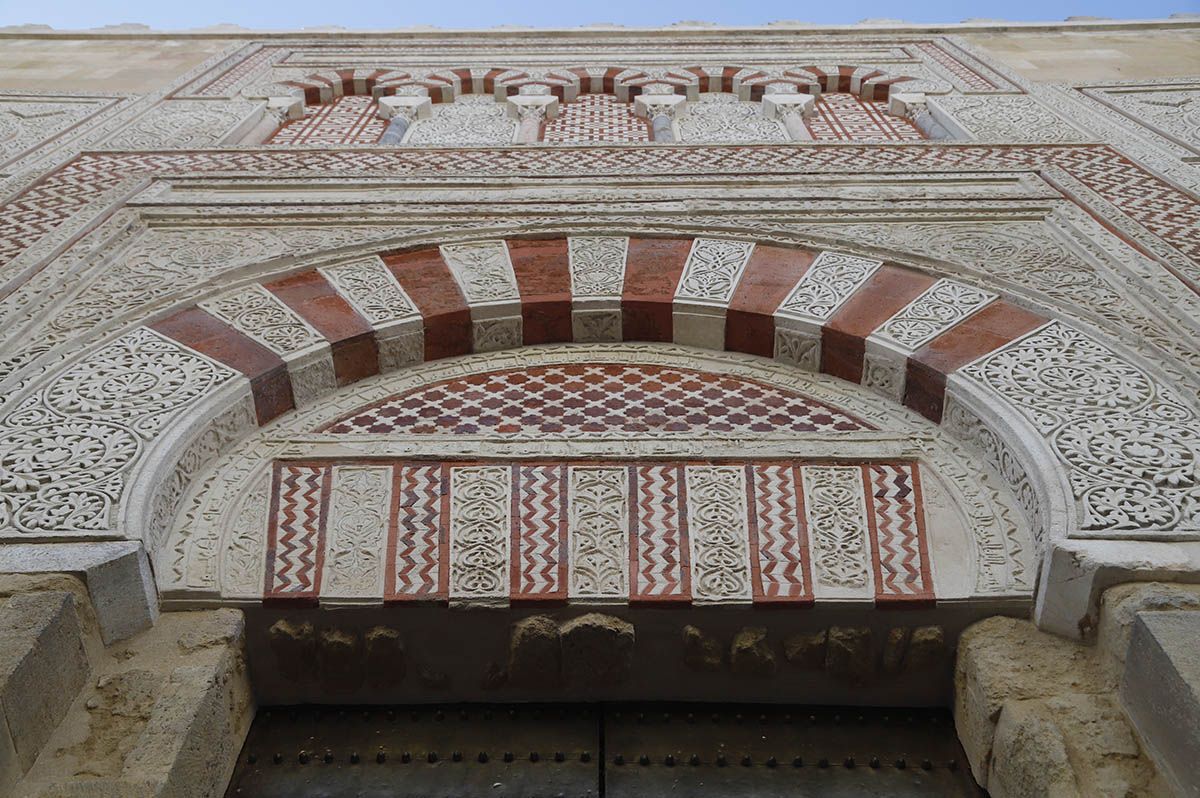 Así luce la puerta de la Concepción Antigua de la Mezquita tras su restauración