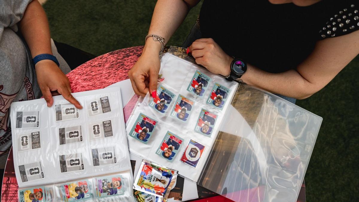 Intercambio de cromos en Marineda City