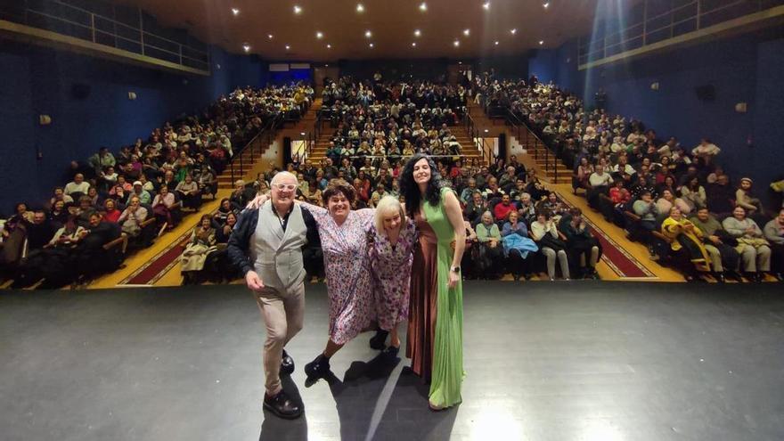 La compañía teatral de Carmen López repetirá en La Felguera con la obra &quot;Vecines puerta con puerta&quot;
