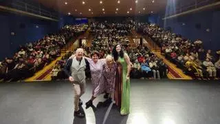La compañía teatral de Carmen López repetirá en La Felguera con la obra "Vecines puerta con puerta"