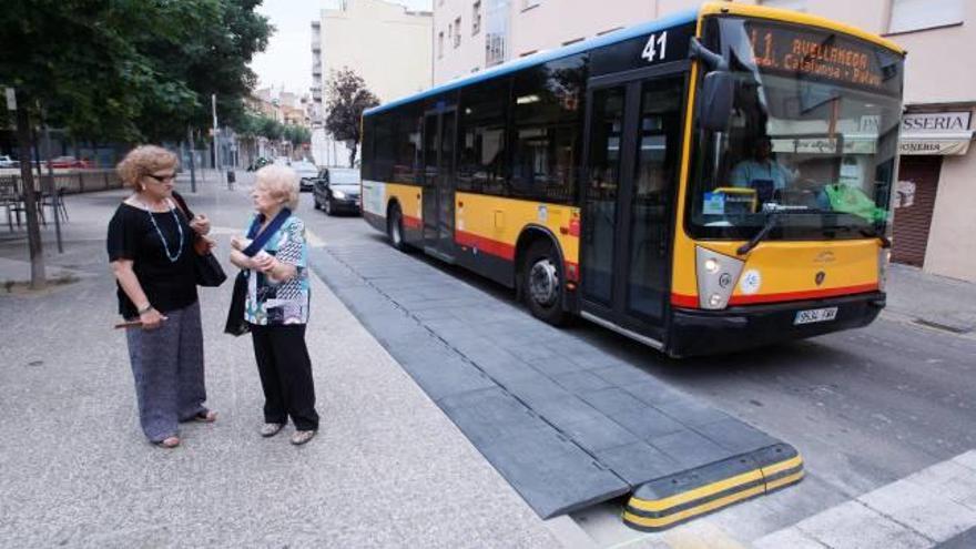 Un dels autobusos que van per la ciutat de Girona.