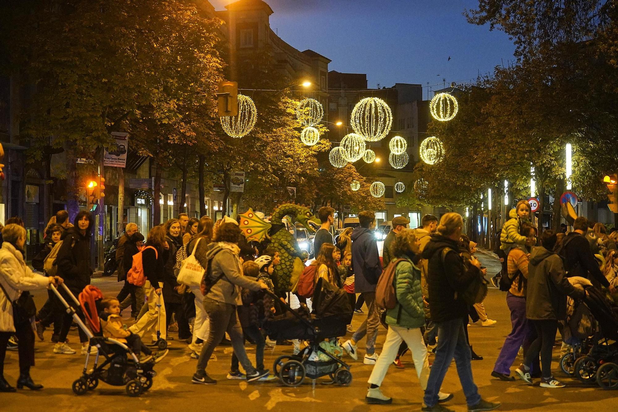 Galeria d'imatges: La tradicional encesa de l’arbre de Nadal de la plaça Catalunya acapara l’expectació de grans i petits