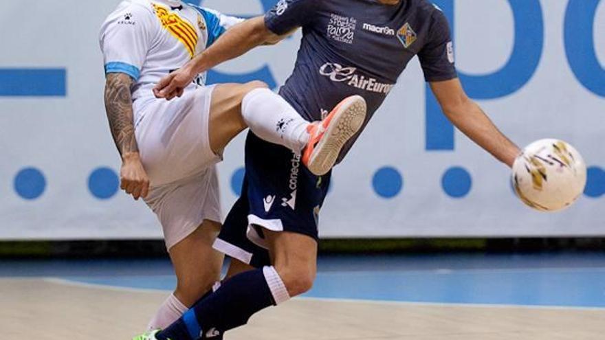 Una imagen del partido entre el Catgas Santa Coloma y el Palma Futsal.