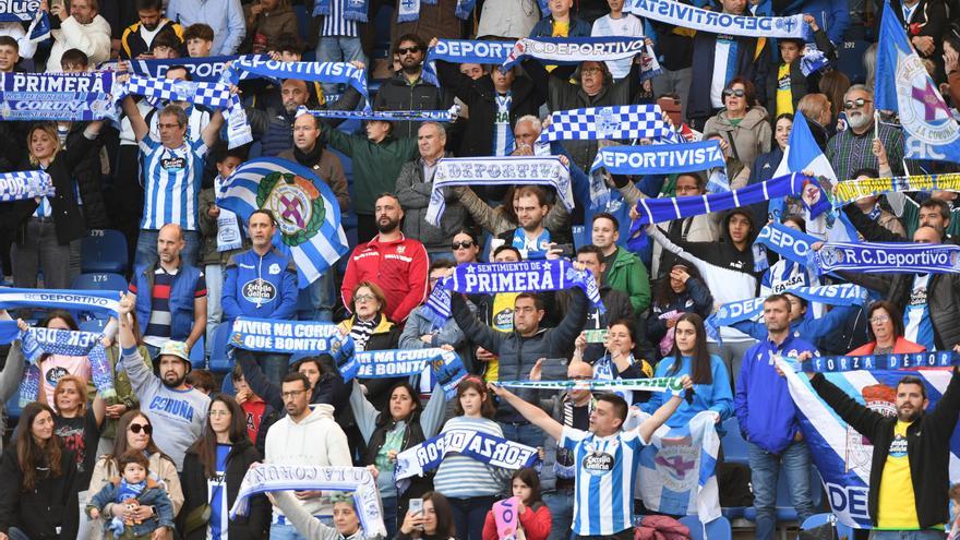 La afición apoya al Dépor en el partido contra el Arenteiro