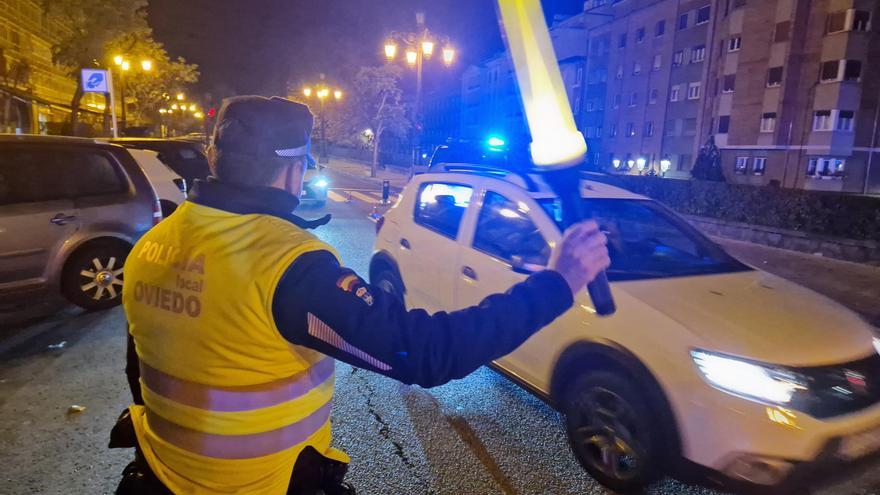 Este fue el resultado de la campaña de control de alcoholemia en Oviedo: civismo pese a las cenas navideñas