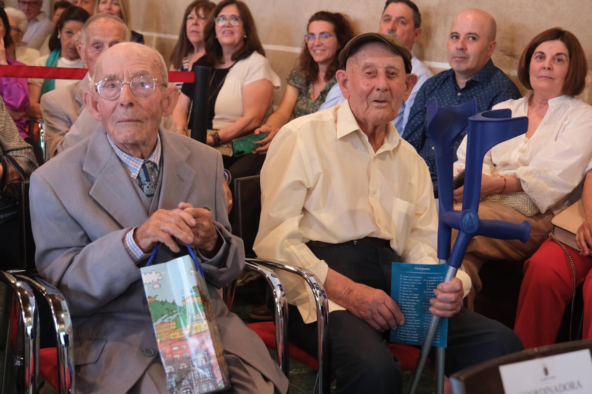 Homenaje a los mayores de 90 años en Badajoz.