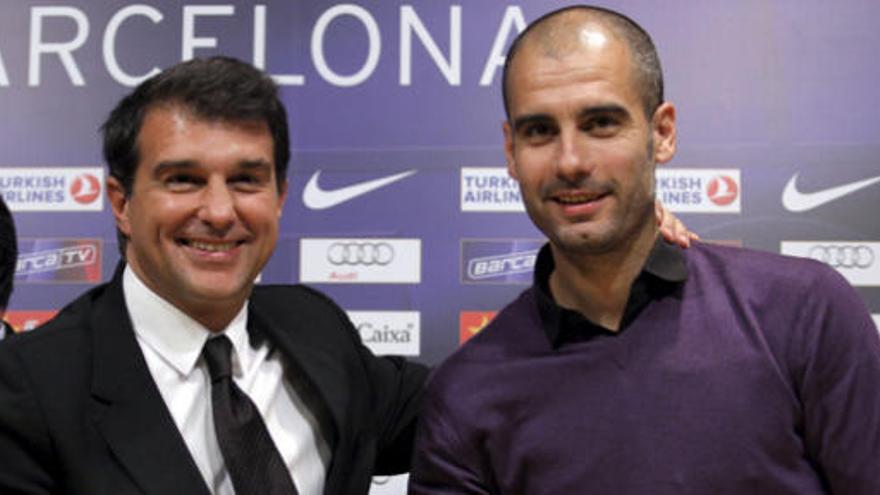 Guardiola junto a Laporta.