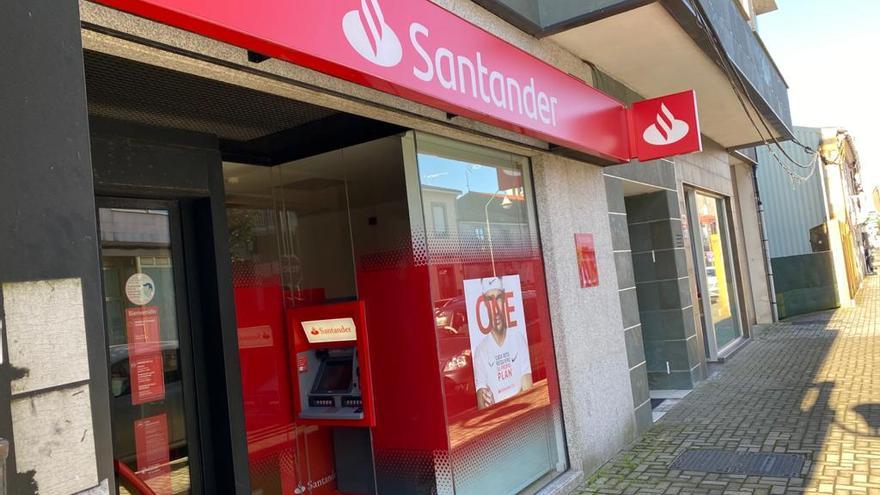 Sucursal del banco Santander en Teixeiro.