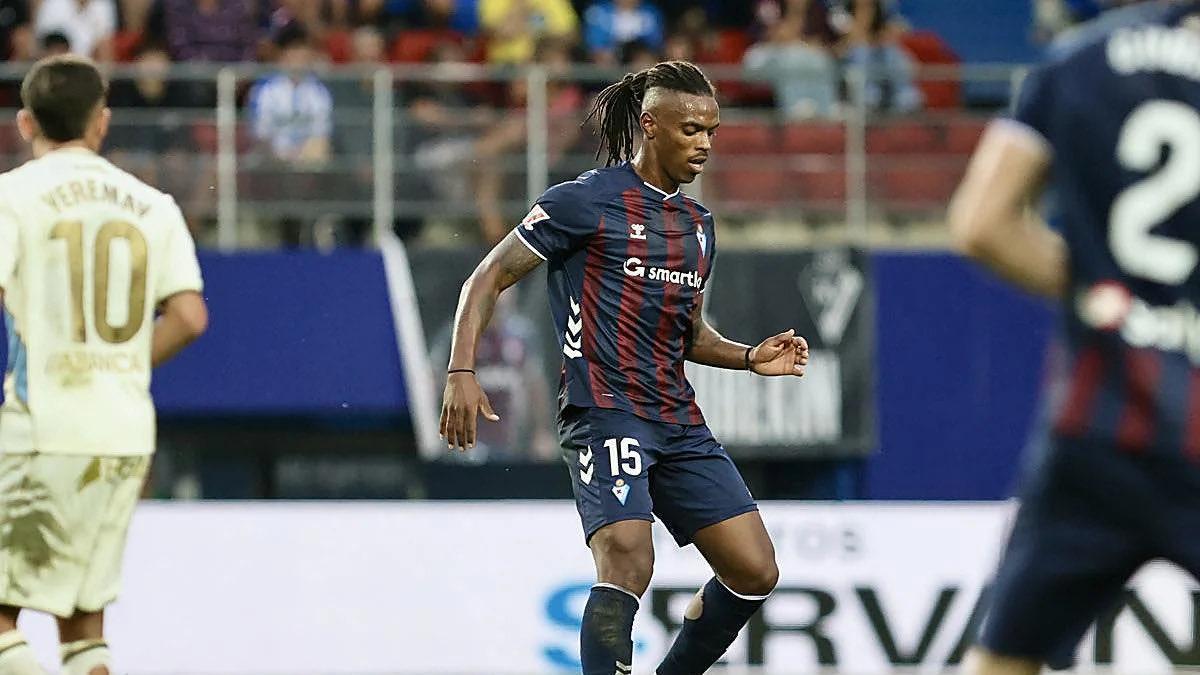 Jair Amador, en un partido con el Eibar.