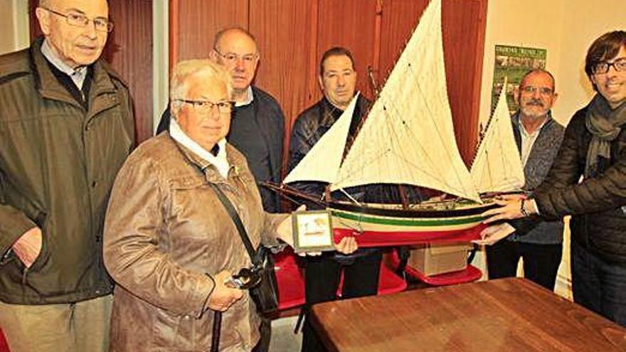 El Vilar reincorpora tres miniatures navals restaurades per dos veïns