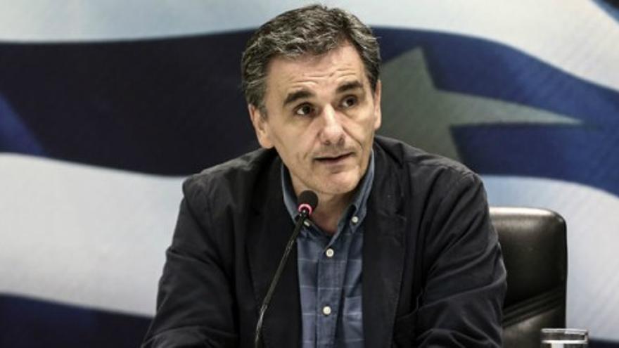 El nuevo ministro de Finanzas griego, Euclides Tsakalotos, jura su cargo