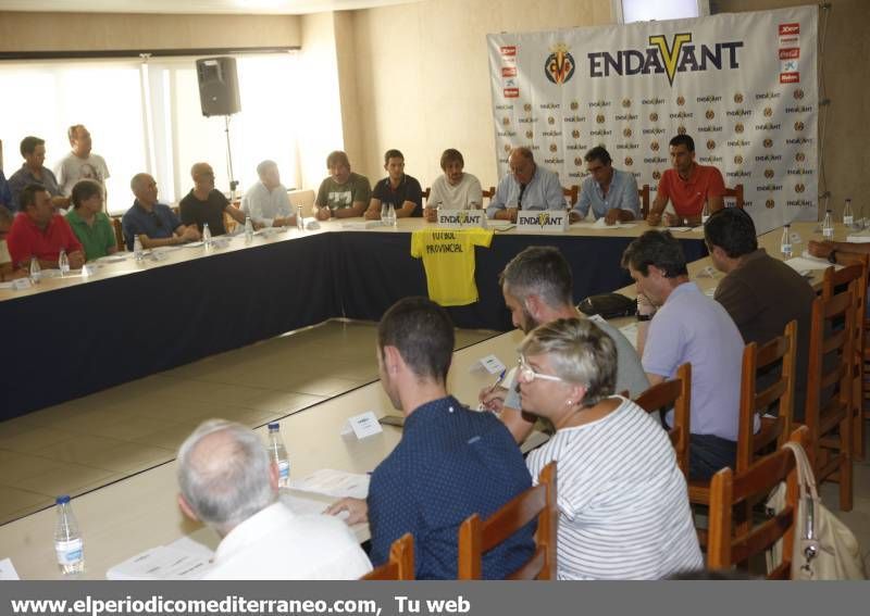 GALERÍA DE FOTOS -- El Villarreal CF apoya a 37 clubs provinciales
