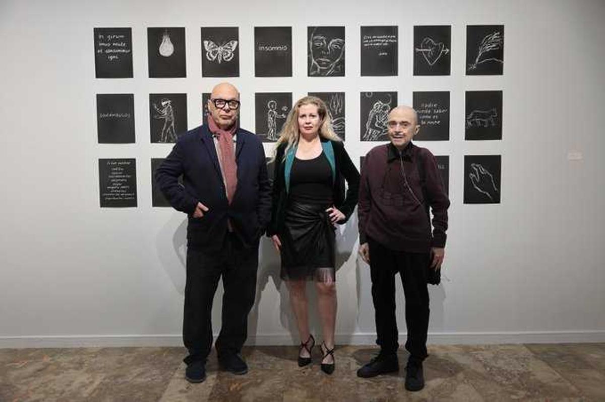 Mensua, primero de la derecha, el día de la inauguración de la exposición,