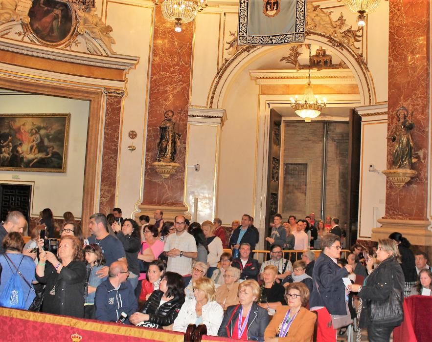 Besamanos de la Virgen de los Desamparados hasta la madrugada