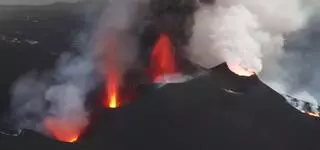 La colada del volcán de La Palma que ha arrasado parte del barrio de La Laguna se ensancha y las otras se reactivan con más lava
