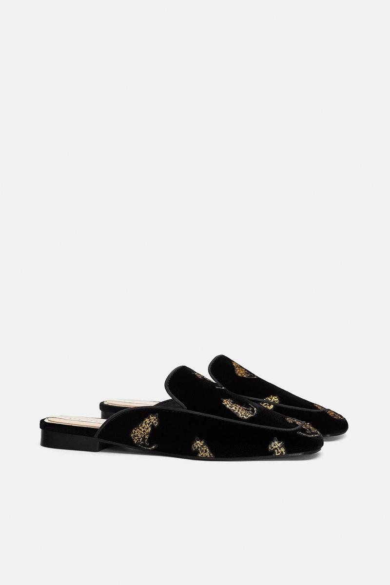 Mules de terciopelo, de Zara (Precio: 25.99 euros)