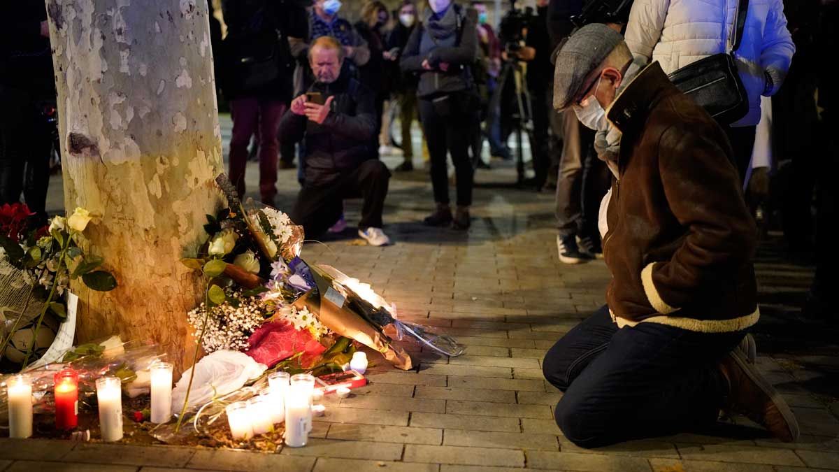 Manifestación por la muerte de cuatro personas en un local okupado en la plaza de Tetuán de Barcelona