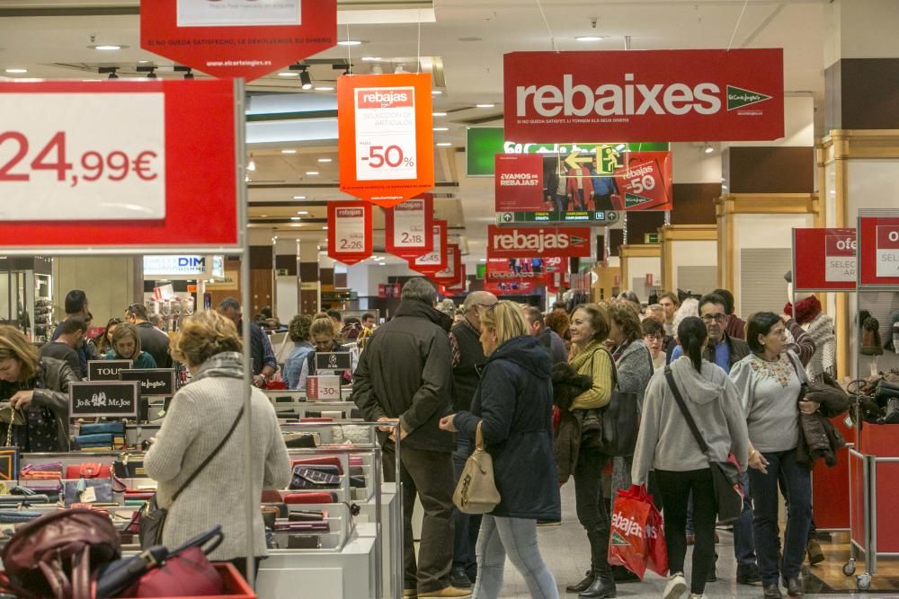 Las rebajas arracan fuerte en Elche