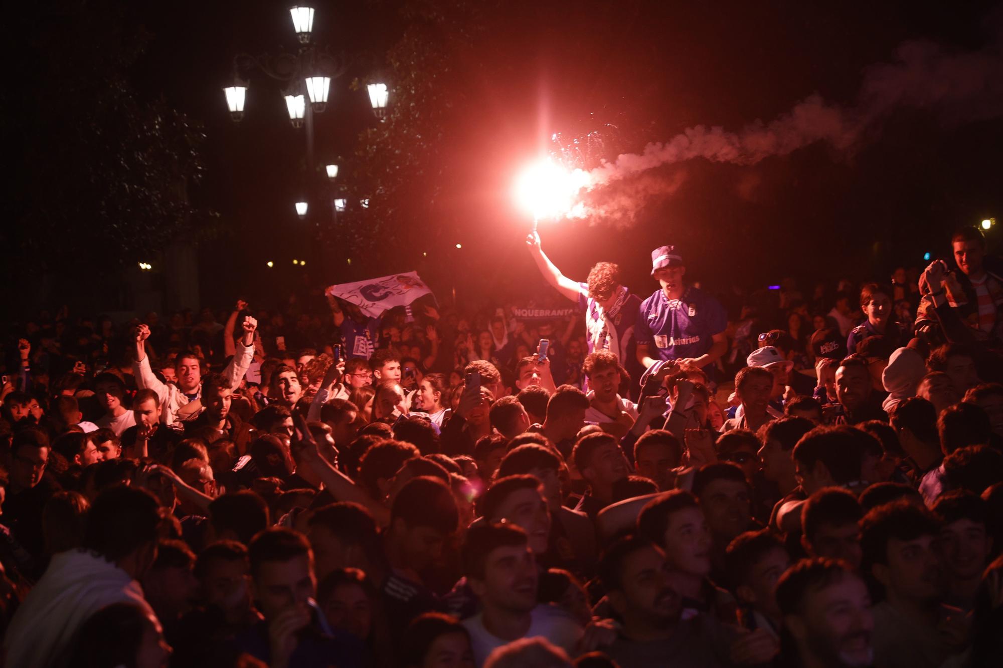 EN IMÁGENES: Así se desato locura azul en La Escandalera durante el derbi asturiano