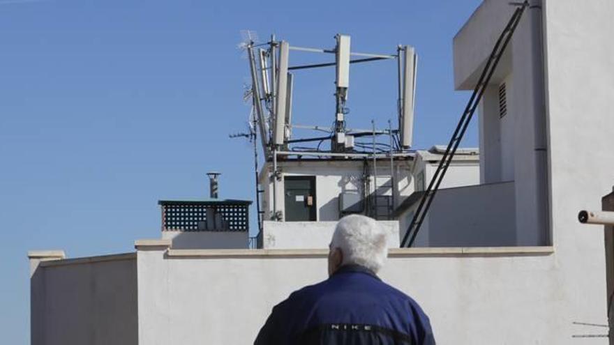 El Ayuntamiento localiza dos antenas  de telefonía sin licencia en Altabix