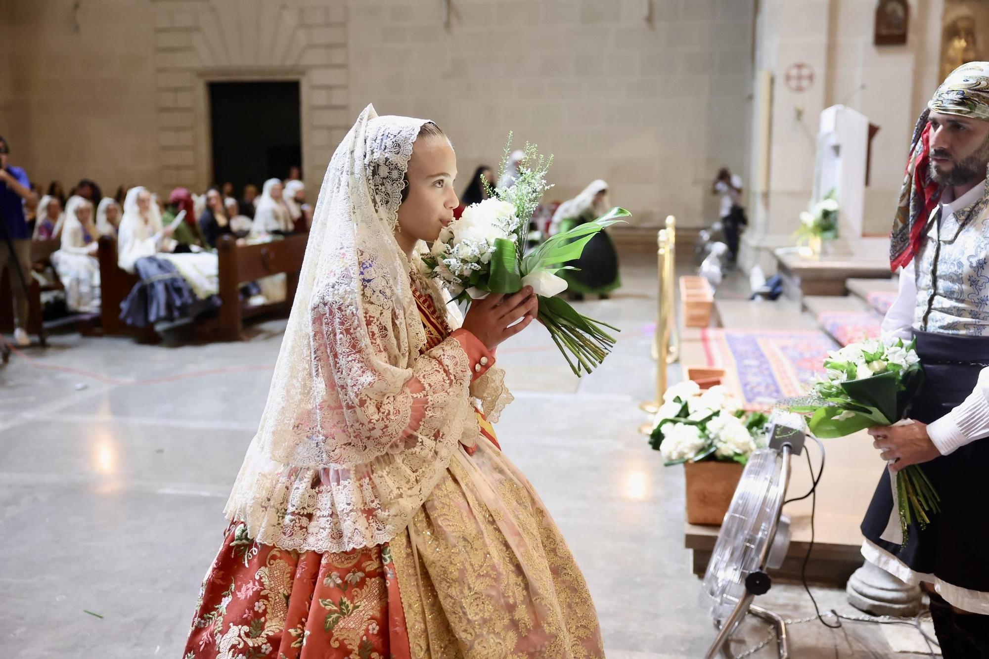 Primera jornada de Ofrenda de las Hogueras de Alicante