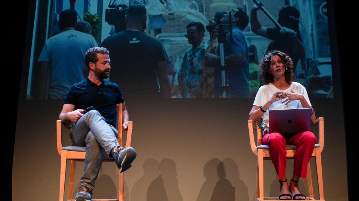 El viceconsejero de Cultura, Juan Márquez, y la coordinadora de Canary Islands Film, Natacha Mora, durante la presentación de las cifras en el Teatro Guiniguada.