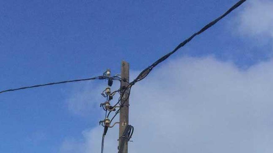 Foto de archivo de un poste de electricidad en Manacor