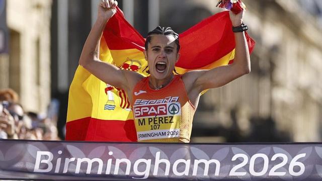 María Pérez, la millor atleta de la història d’Espanya, celebra la victòria d’ahir en la mitja marató de marxa de l’Europeu de Birmingham. | TOLGA AKMEN / EFE