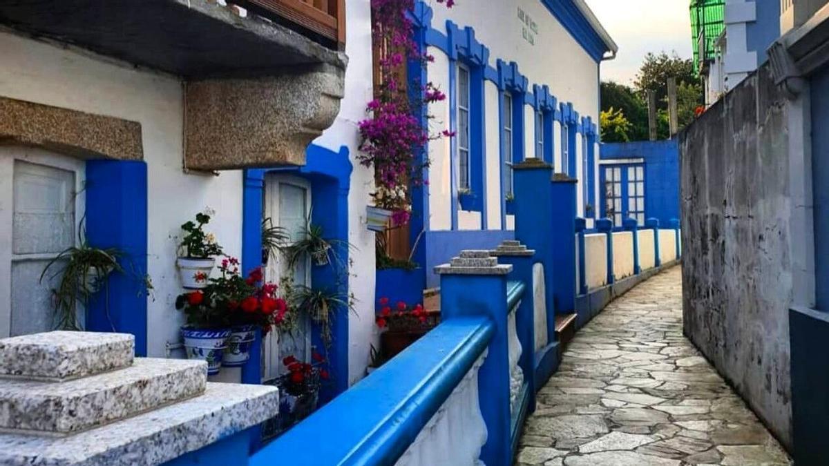 Así es el pueblo de A Coruña elegido como el más bonito de España por la revista 'Viajar': con casas de colores, flores y balcones frente al agua