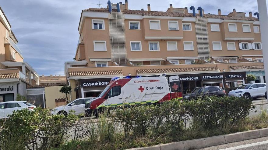 Un repartidor de helados, herido en Xàbia al golpearle en la cara el espejo retrovisor de un camión de butano